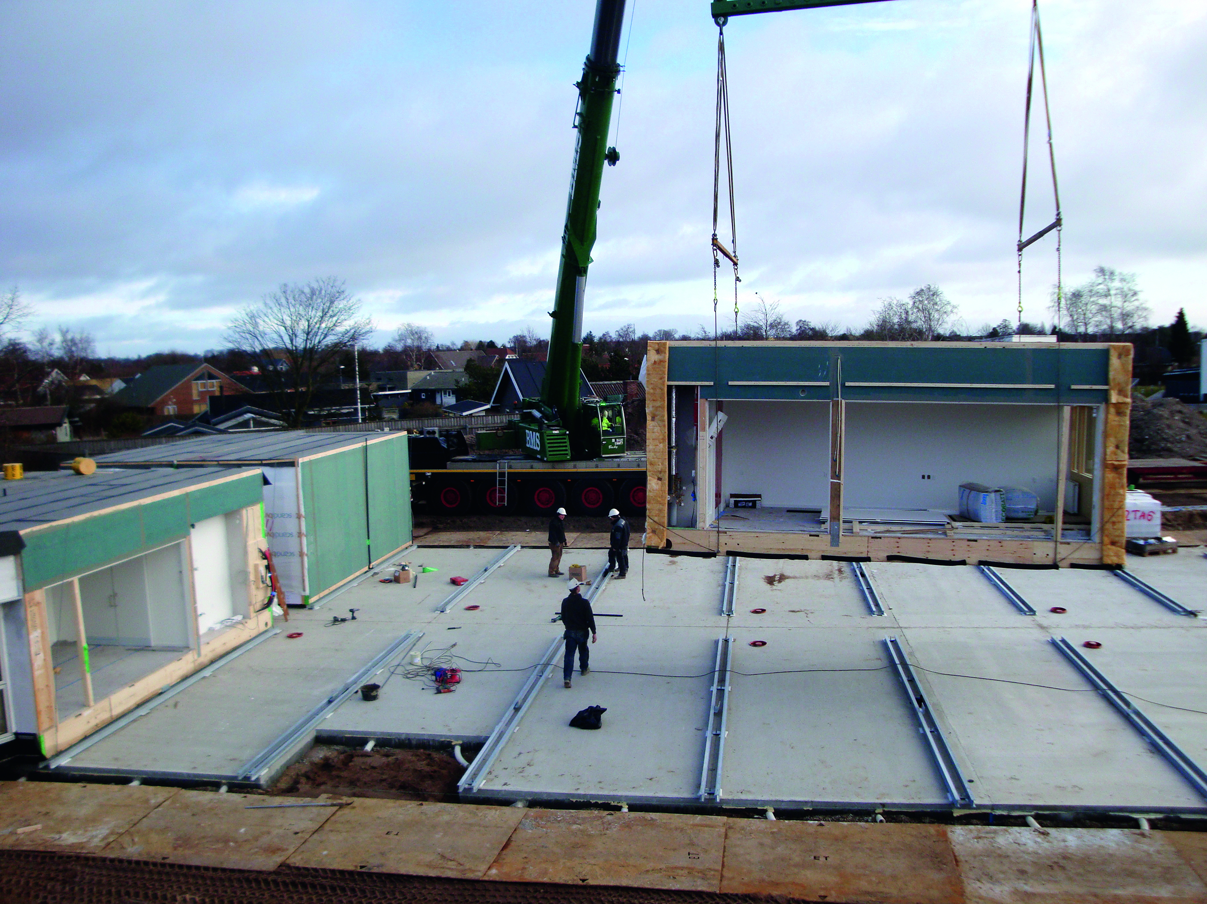 Figur 65. Billede af montering  volumenelementer med kran.