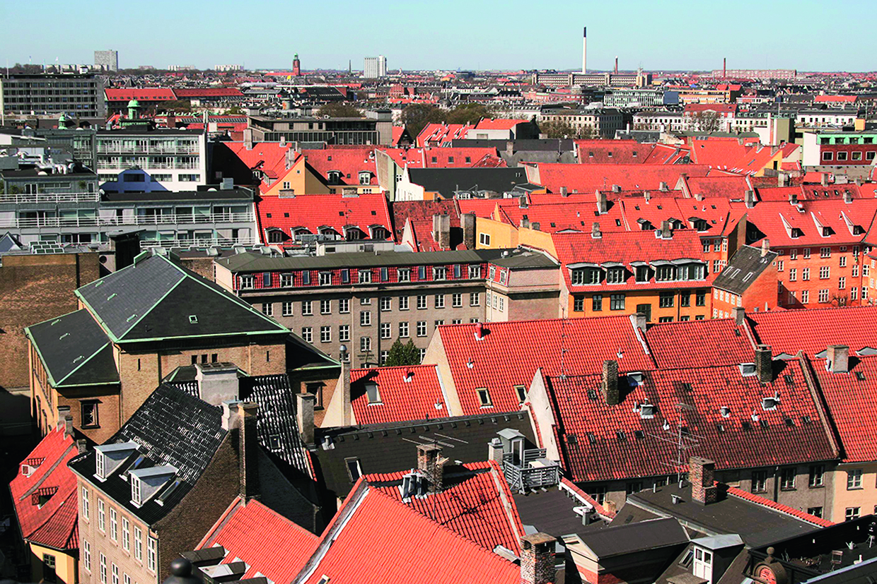 Figur A.5. ksempel på terrænkategori IV, Byområder med tætstående bygninger: Område, hvor mindst 15 % af overfladen er bebygget med bygninger, hvis gennemsnitshøjde er over 15 m. Ruhedslængde z0 = 1 m. 